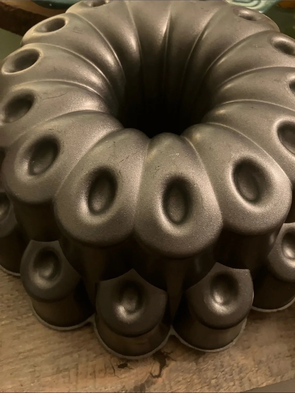 Wilton Dimensions Metallic Gray Decorative Bundt Pan
